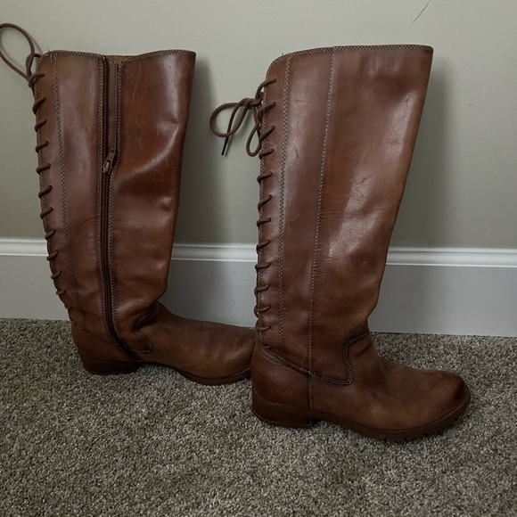 Sofft brown riding boot. Womens sz 7 - Picture 2 of 7